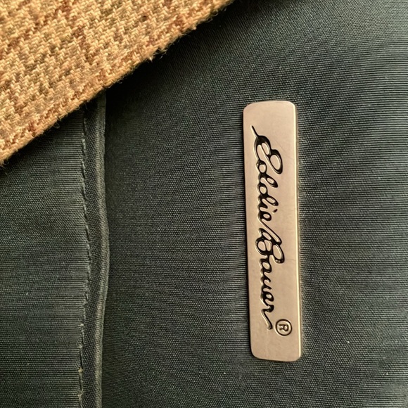 Eddie Bauer Shoulderbag. Kelly Green poly w/nylon inner. Trimmed flannel plaid - Picture 6 of 7